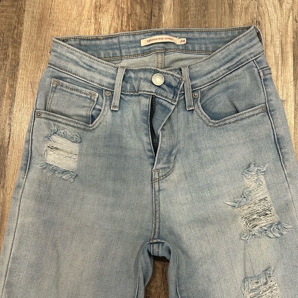 Levi High Rise Skinny Jeans. Size 24 #721